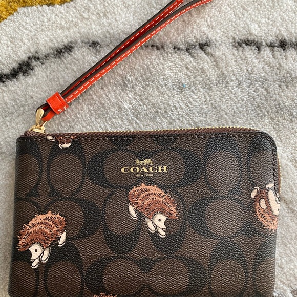 NWT Coach Wristlet In Signature Canvas and Smooth Leather with Hedgehog print - Picture 6 of 8